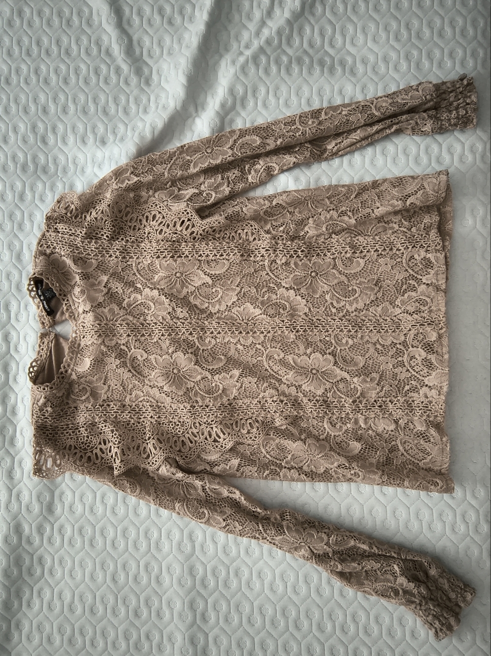 Cable & Gauge beige lace top with lining, Small